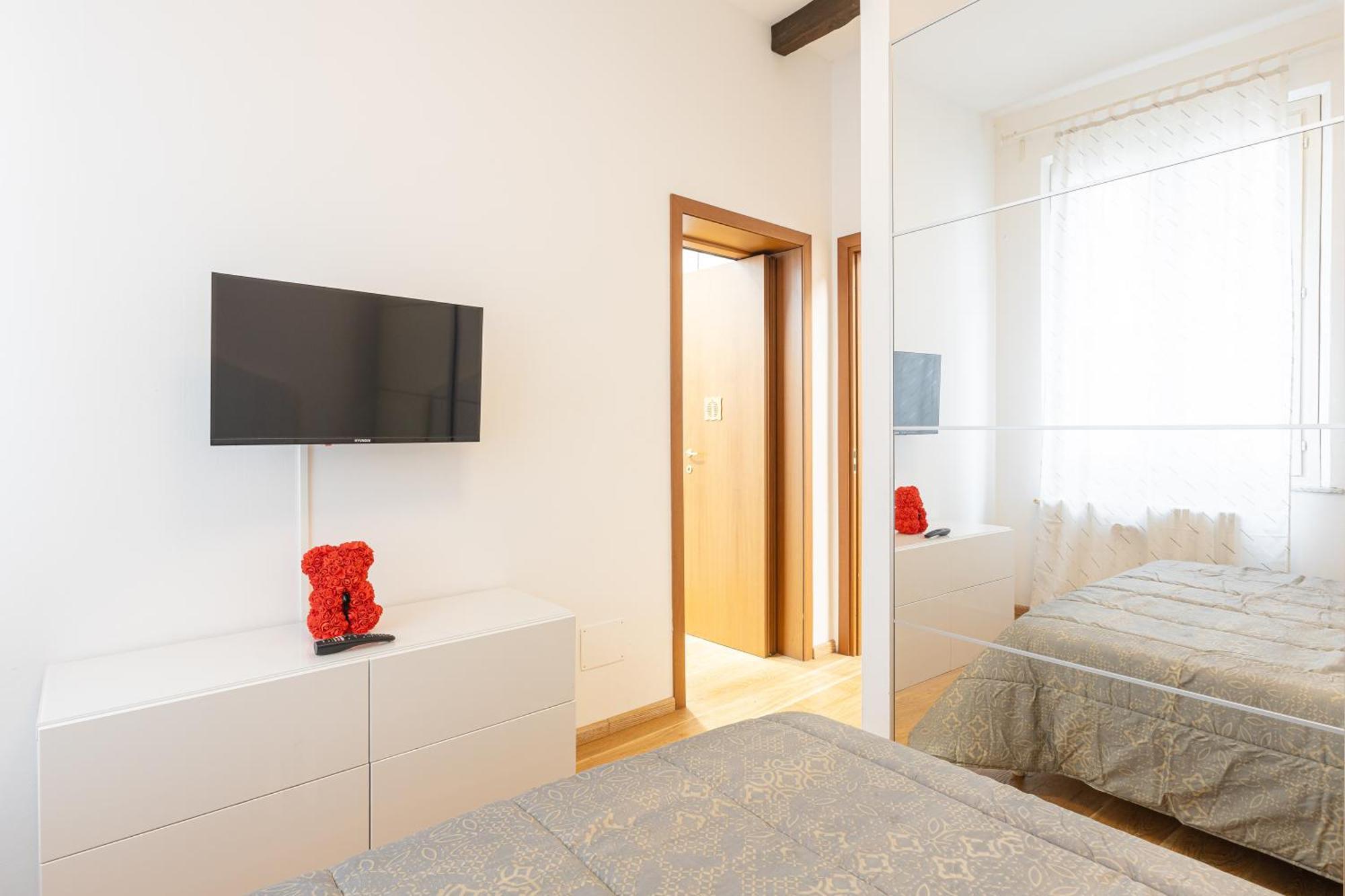 Molinari House Modena Centro Diamond Apartment Luaran gambar